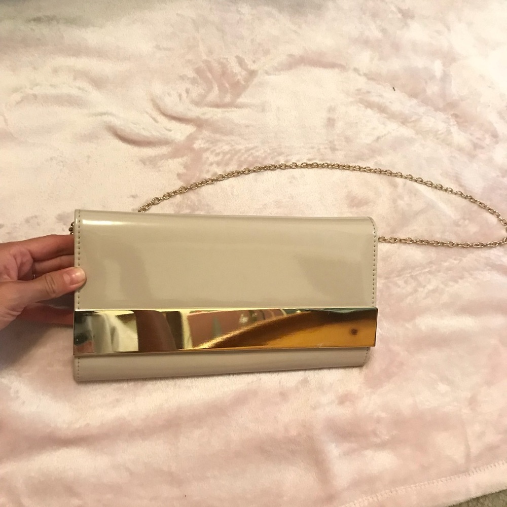 Nude clutch with detachable strap
